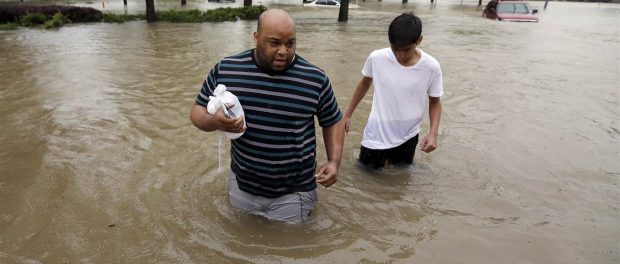 160418-houston-flooding-texas-weather-yh-1120a_31ed20f5a90741ae7b4ccc016aef0e74.nbcnews-ux-2880-1000