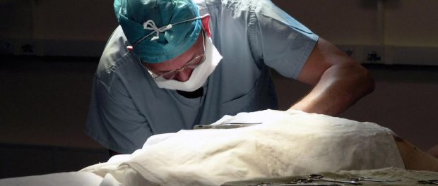 Doctor-Surgeon-Operate-Hospital-2